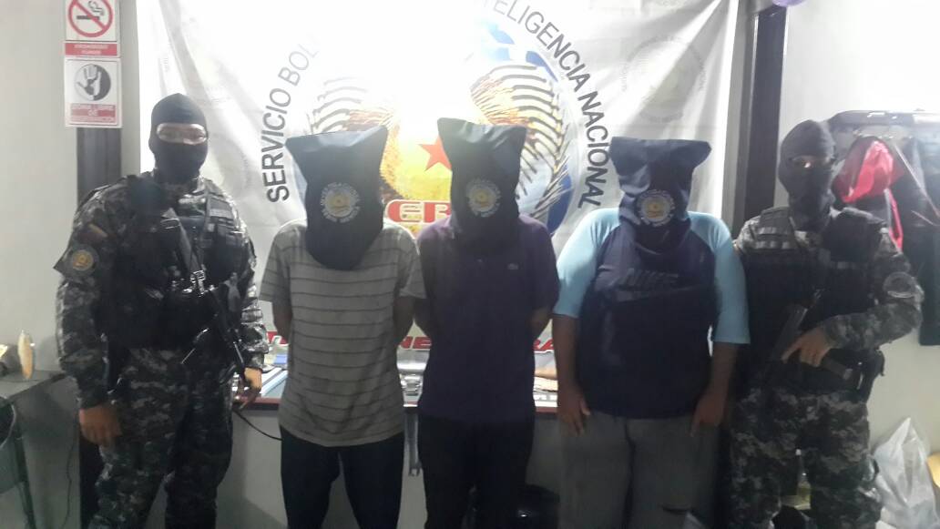 natamercado86's tweet photo. #SEBIN detiene a 3 terroristas que pretendían incendiar unidad del transporte en #Mérida van por los financistas TUN TUN https://t.co/IaX85OEWjn
