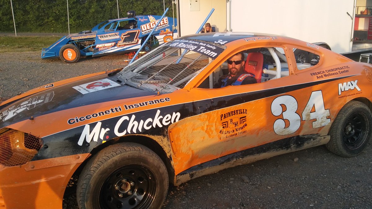 MrChickenTweets's tweet photo. Check out this awesome Mr. Chicken racecar! It will be at Raceway 7 (4094 Center Rd, Conneaut, OH 44030) come check it out! https://t.co/i85OAo3wwb