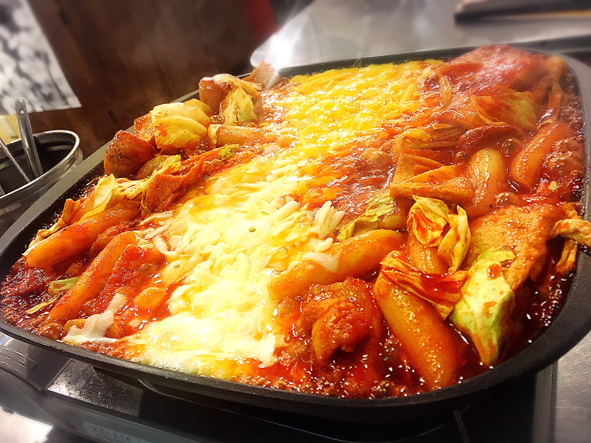 もつ 今日は会社の同期と話題のチーズダッカルビへ チーズってやっぱり幸せだった お腹いっぱいすぎて幸せすぎてしねる チーズタッカルビ 飯テロ ご飯 韓国料理 T Co Zftz2hprut Twitter