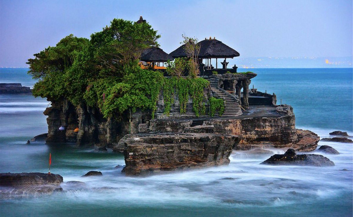 WoooTrip's tweet photo. #SpiritualPlacesToVisit: Tanah Lot, Bali's  scenic sea Temple, #travel #traveling #traveler #holiday #travelblog #wanderlust #trip #Bali https://t.co/RV6uMPuVQ1