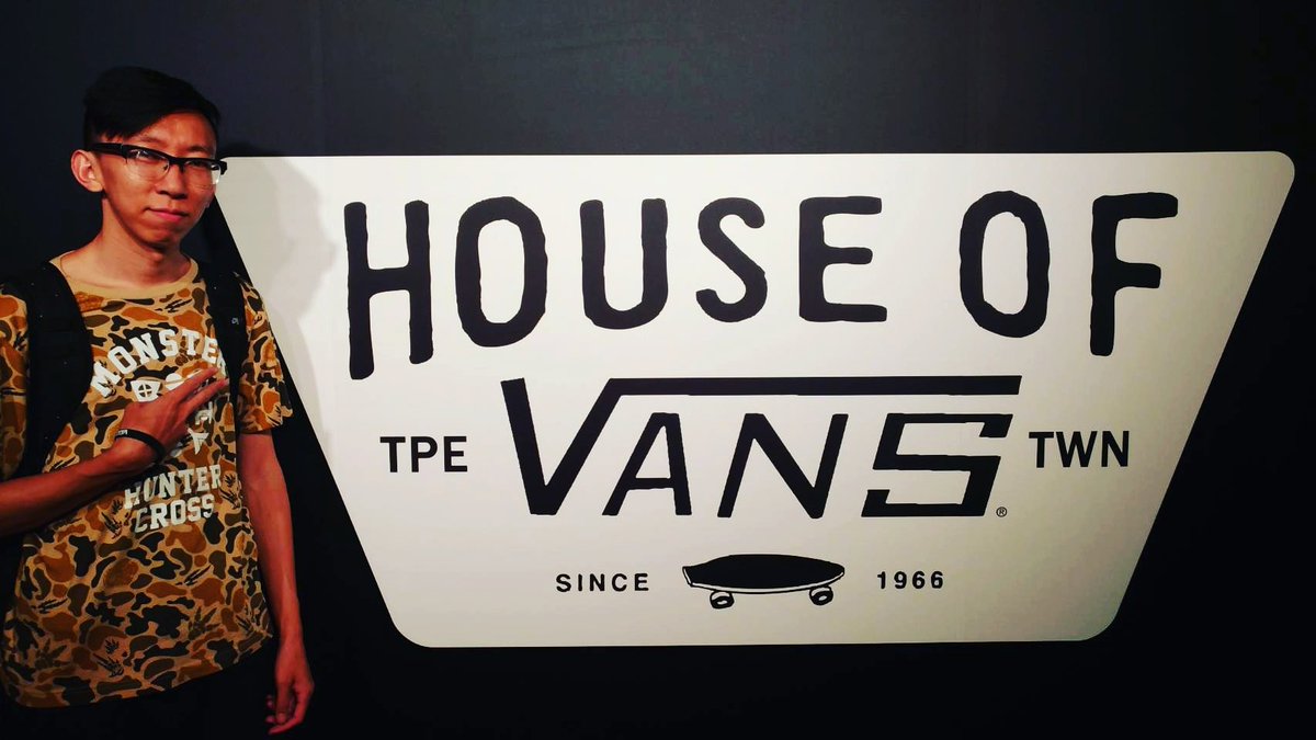 AyounKuo's tweet photo. House of vans!
#houseofvans 
#vans
#yoyo
#華山
#legacy
#vanstw https://t.co/eCgSLgebLj