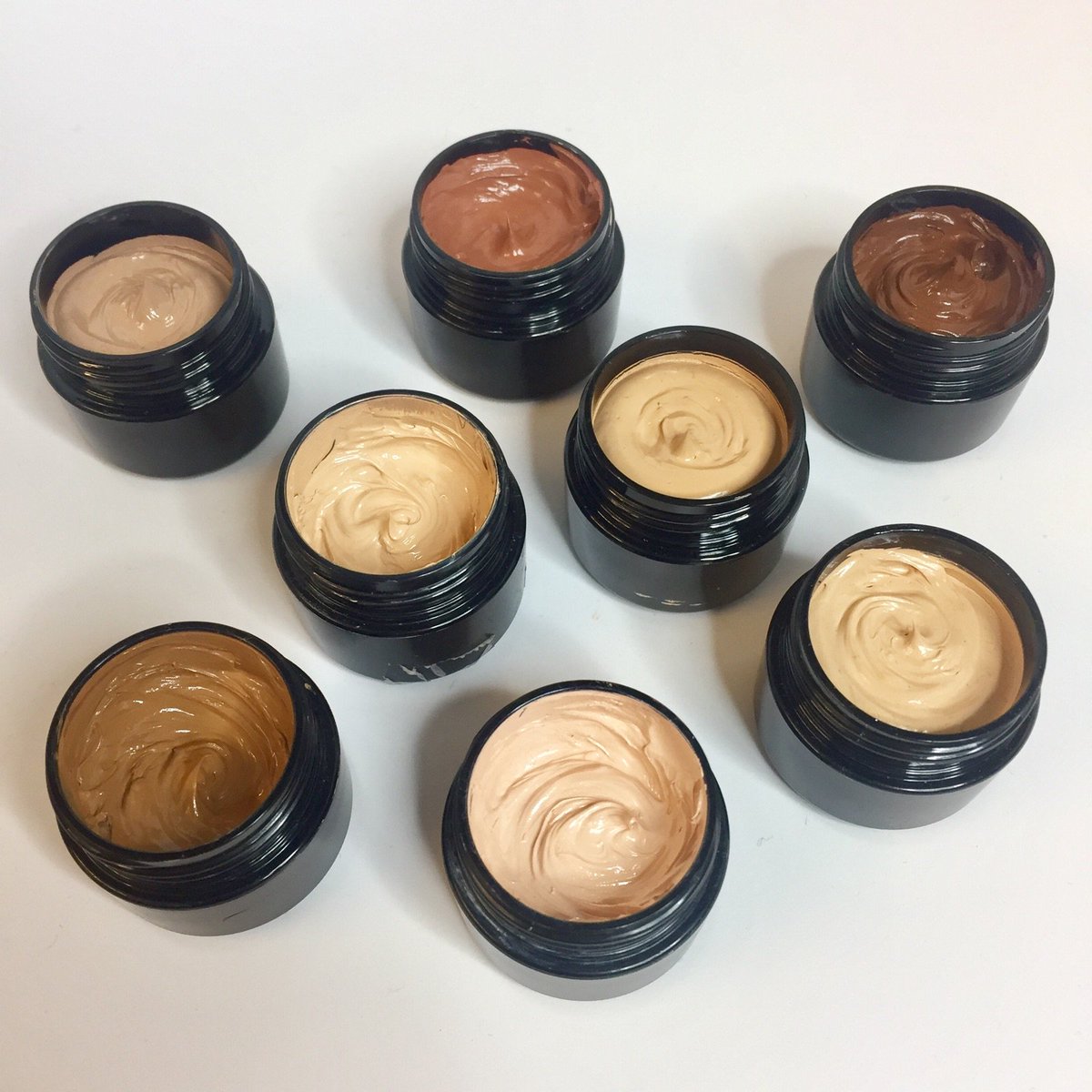 kevyn_aucoin's tweet photo. The #SensualSkinEnhancer is long wearing, sweat proof, and perfect for all skin types. Shop now: https://t.co/ZFVvS3CAcO
#FoundationFriday https://t.co/PlBaAIadtA