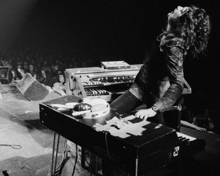 Happy birthday to keyboardist and co-founder of Deep Purple, Jon Lord! He would have been 76 today. 