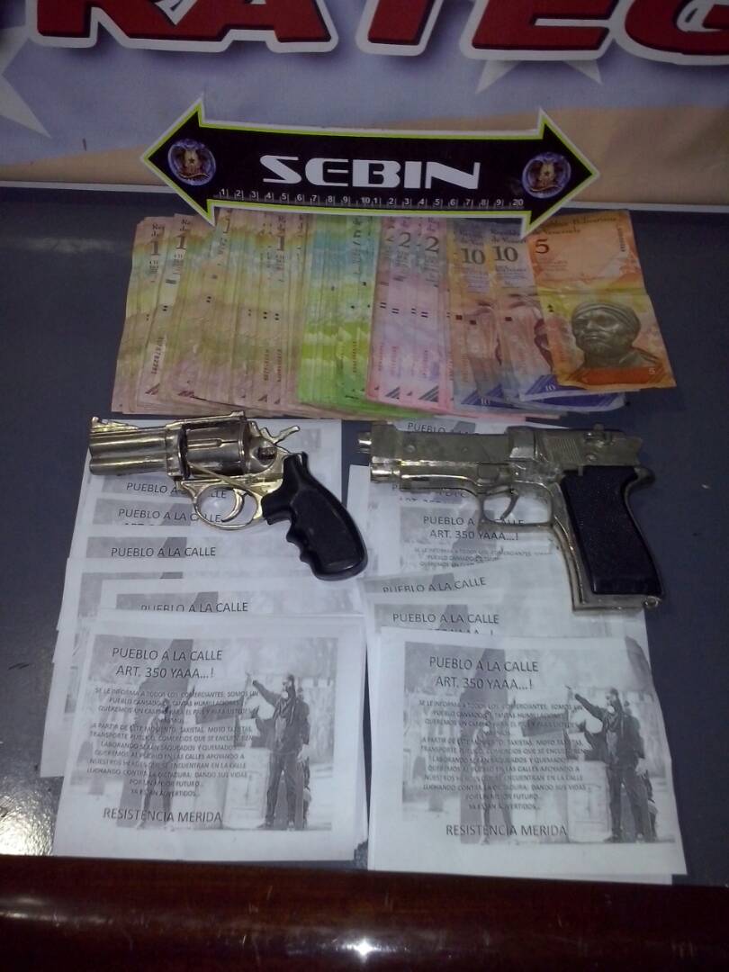 RojasCandanga1's tweet photo. #SEBIN detiene 3 terroristas en #Mérida les pagaban 70mil Bs por atacar instituciones públicas. A Los financistas les sale TUN TUN #9Jun https://t.co/5X9FnXhPL9
