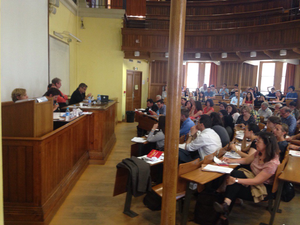 FranckMikula's tweet photo. Y'a du monde à l'université Lyon 2 pour débatte de la proposition de Code du travail de @GR_PACT avec @EmDockes https://t.co/oKptkjeAxM