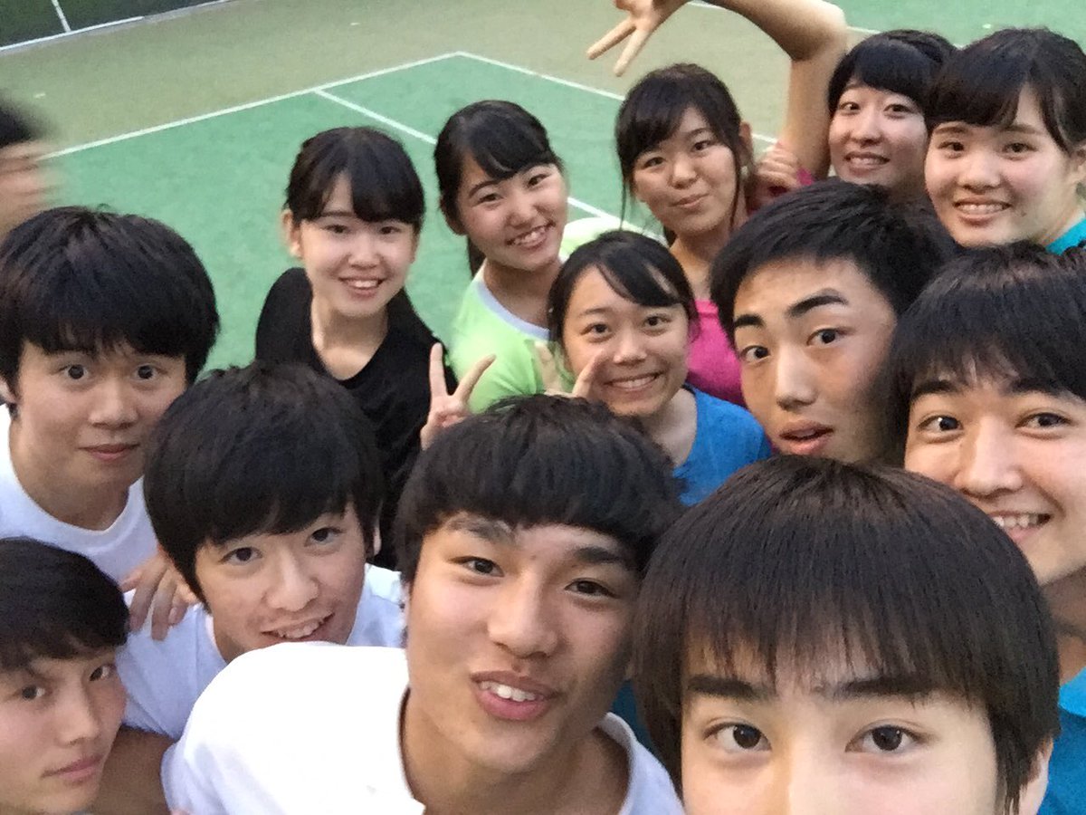 fx9k4fk's tweet photo. 今日でテニス部引退しました
部長としてしっかりとまとめられたかって言われたら不安が残るけどこのメンバーのおかげで色々頑張ってこれたしいい思い出がたくさんできてよかった！ https://t.co/MnXnCJWlXp
