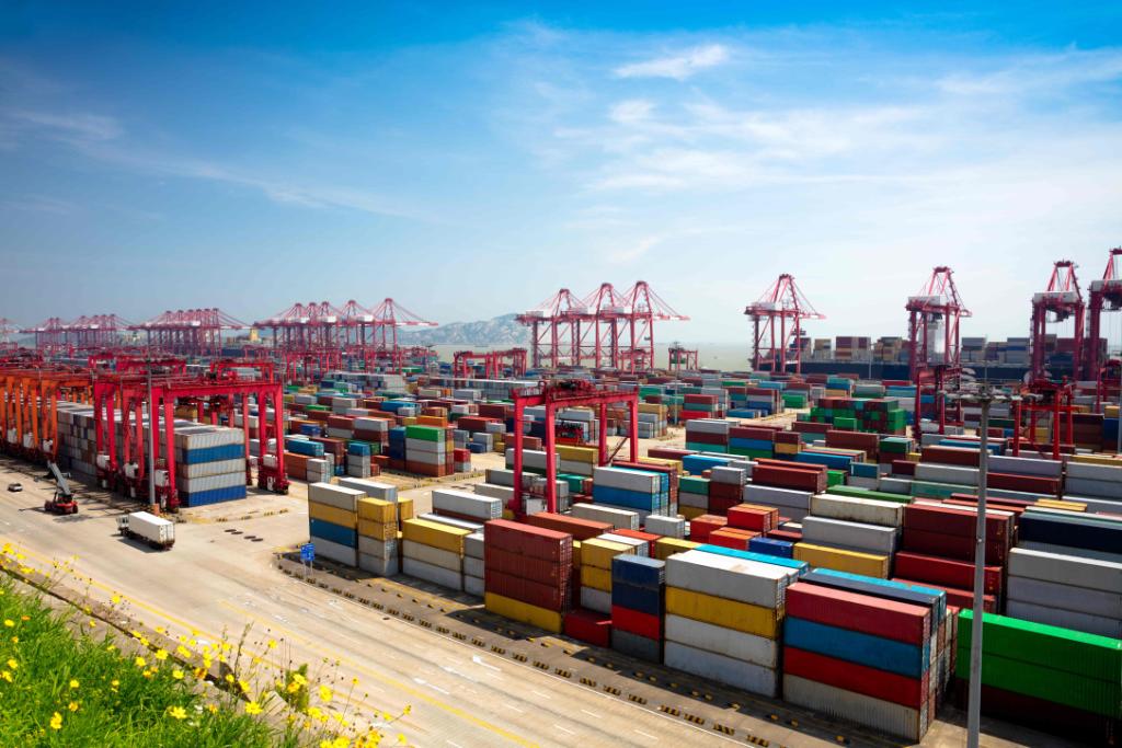 TamaraMcCleary's tweet photo. Hamburg Port Authority doubled its capacity w/o expanding the port via #IoT systems https://t.co/kPTvbSqnu9 HT @SAPLeonardo #shipping https://t.co/Ryy2PFmnXc