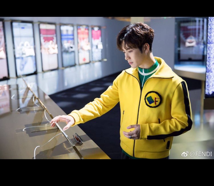 TurkeyfanGot7's tweet photo. Fendi weibo güncellemesi 
Jackson 
-wser 
-
- https://t.co/MnhHL0G6rU