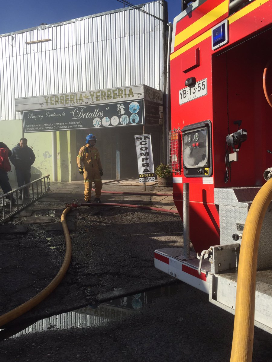 Juanpablosufan's tweet photo. A esta hora incendio afecta a local de galería San Cristobal en Santa Cruz https://t.co/Mb4m3PSYFS