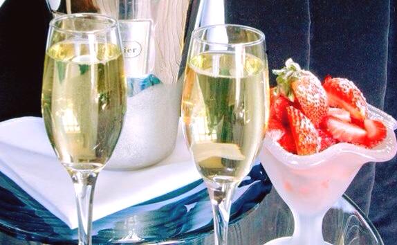 Join us for our #Wimbledon Strawberries and Cream Afternoon Tea on Sunday 2nd July 2017! *3-5.30pm* Please contact events@coed-y-mwstwr.com