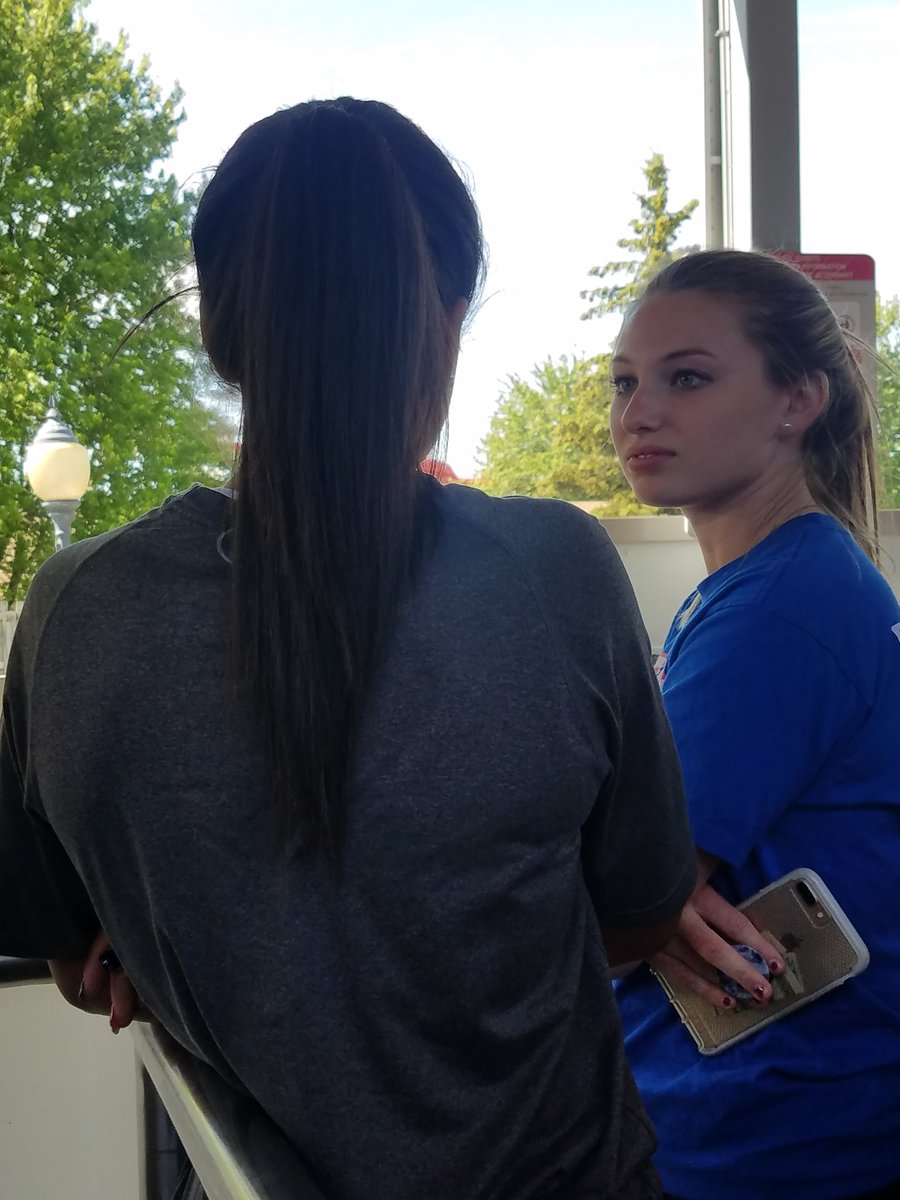 lsanfordfhs's tweet photo. @Ava_Dani and Mackenzie Santini waiting for #superman @ darien lake. #fhsclassof2017 https://t.co/EKceRHZXVQ