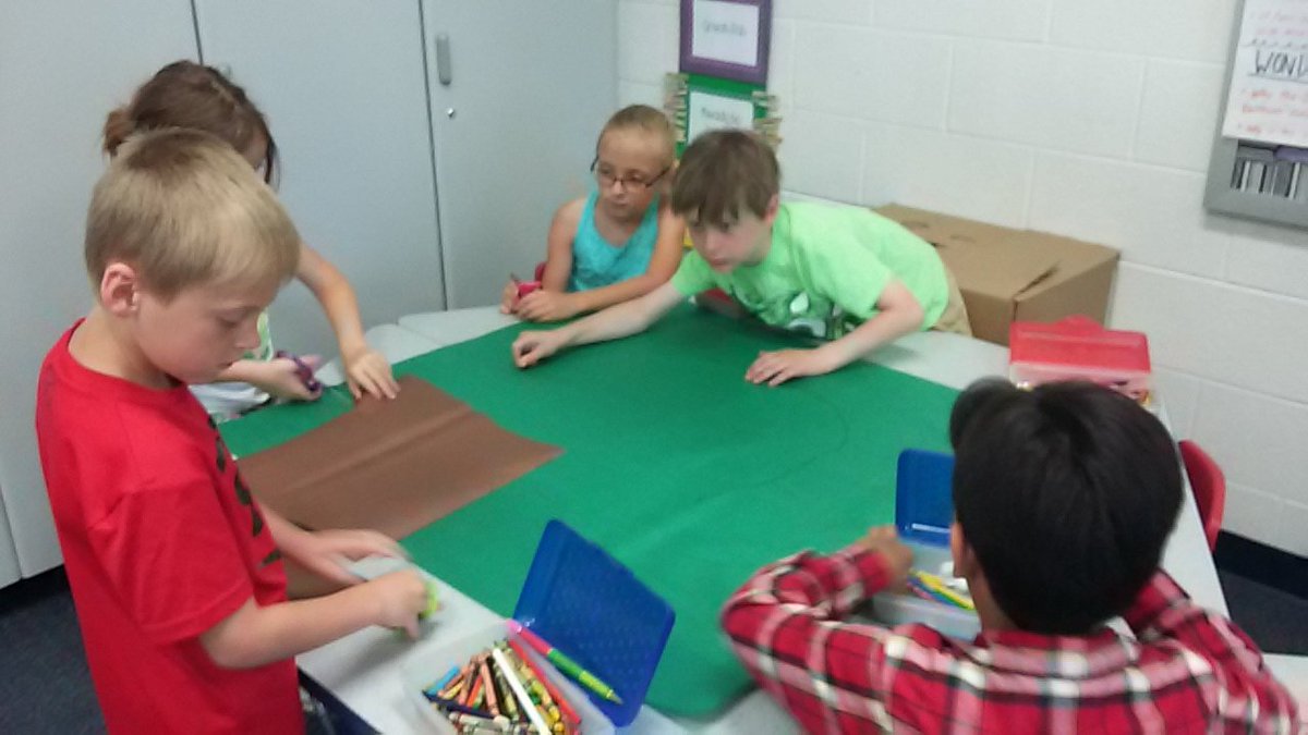 MrsPalmPearson's tweet photo. #dolsenthinkers practice their Reader's Theater scripts and begin creating their scenery! https://t.co/xONWjGRkxq