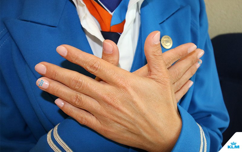 KLM's tweet photo. (V)lak ons niet uit! @youpvanthek Wij steunen Tijn! #KLMlaktvoorTijn #LAKdoorTijn https://t.co/DuwKopJnmi