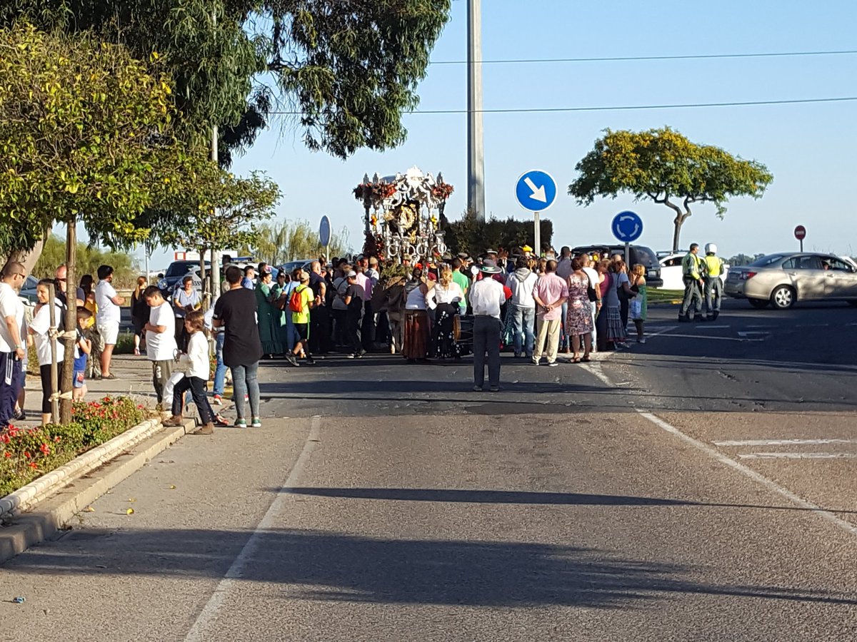 tvayamonte's tweet photo. Llegada de la hermandad del Rocio de Ayamonte, tras haber terminado la romería del Rocio 2017, puedes verlo @tvayamonte https://t.co/xSKzJgFDPH