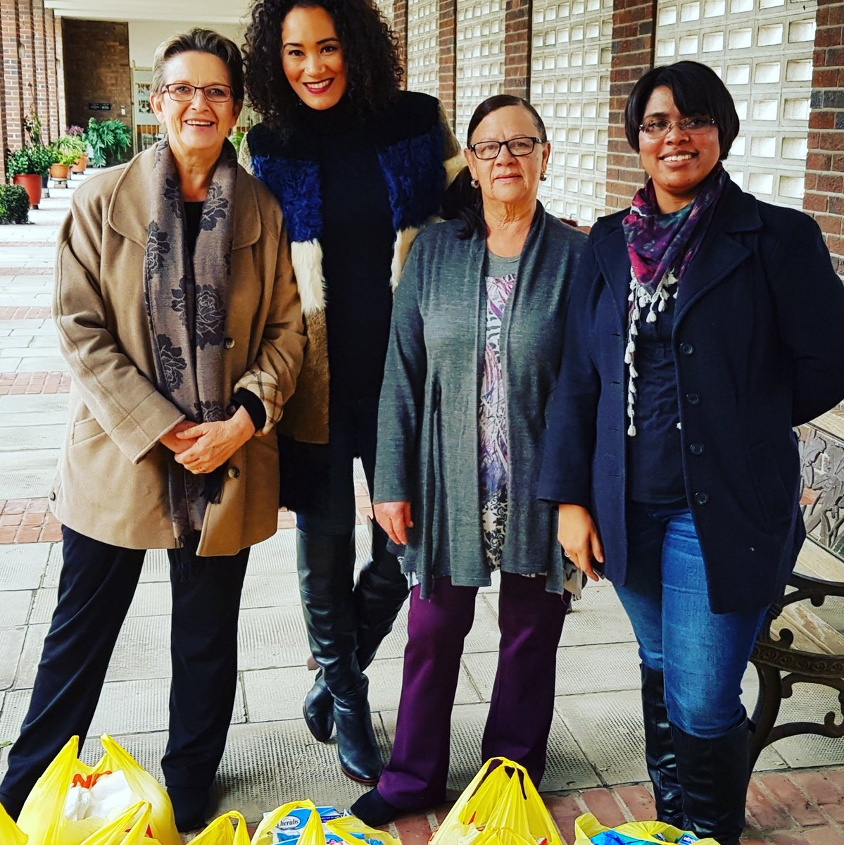 jo_annstrauss's tweet image. The incredible people from @St_Josephs_Home for chronically ill children #Yellowpacketchallenge