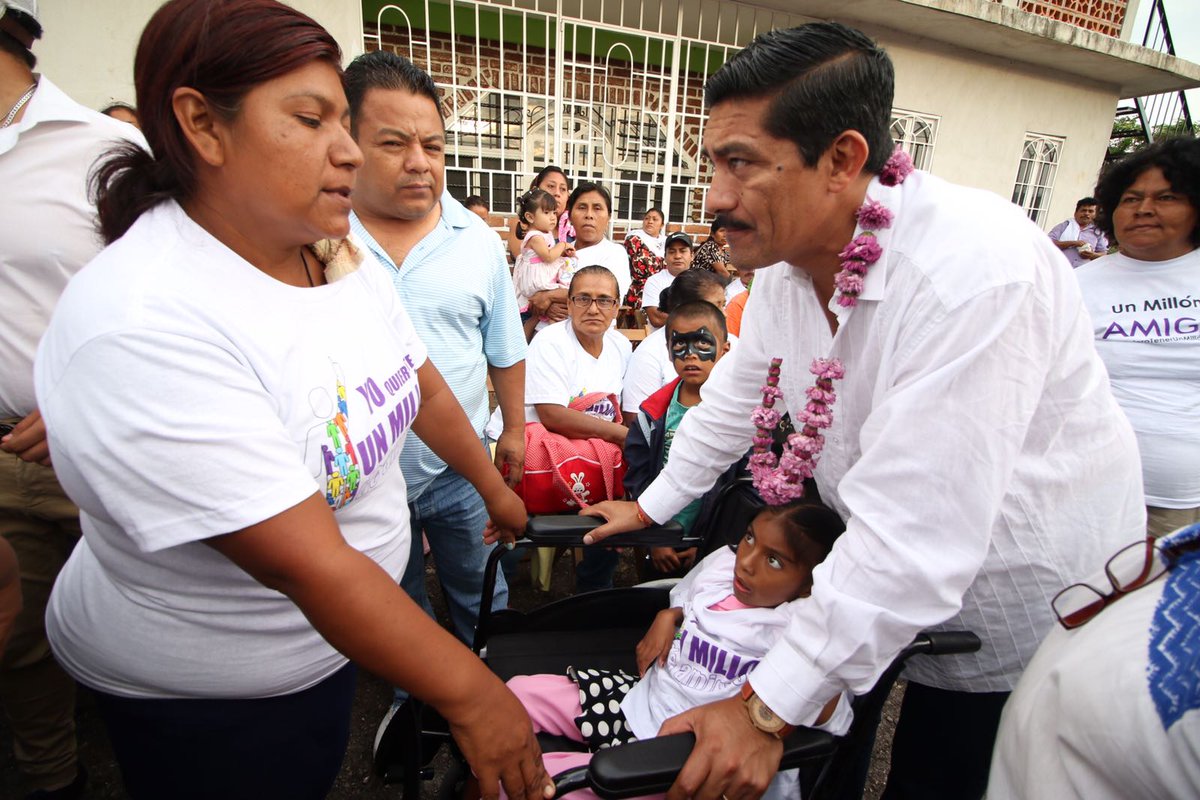 Cintalapanecos's tweet photo. Se reúne Enoc Hernández con habitantes de Teopisca y Tuxtla Gutiérrez https://t.co/1aP4S14GJM https://t.co/JytKGTbWMZ