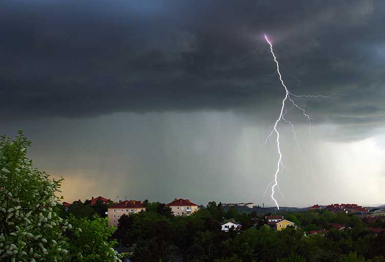 112magazinde's tweet photo. Warnung vor starkem #Gewitter - #Sicherheitstipps der Feuerwehr
#WA_FKB #112magazin Foto: @WetterOnline / Archiv

https://t.co/JBa63DUcRY https://t.co/RoXb7F2BTe