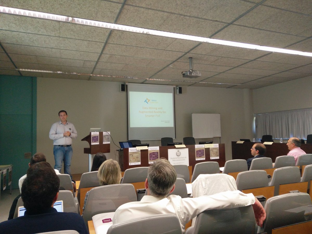 Ahora #realidad aumentada <a href="/VnToni/">Toni VN</a> <a href="/Tesla_Tec/">Tesla Technologies</a> #estadística #BigData #XII Foro #Matemàtica #Industria