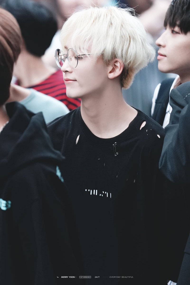 merry_yoon1004's tweet photo. 170609 뮤직뱅크
#정한 #JEONGHAN #세븐틴 #SEVENTEEN @pledis_17
 
포슬포슬 복실이🙈 https://t.co/o1cJCK49QD