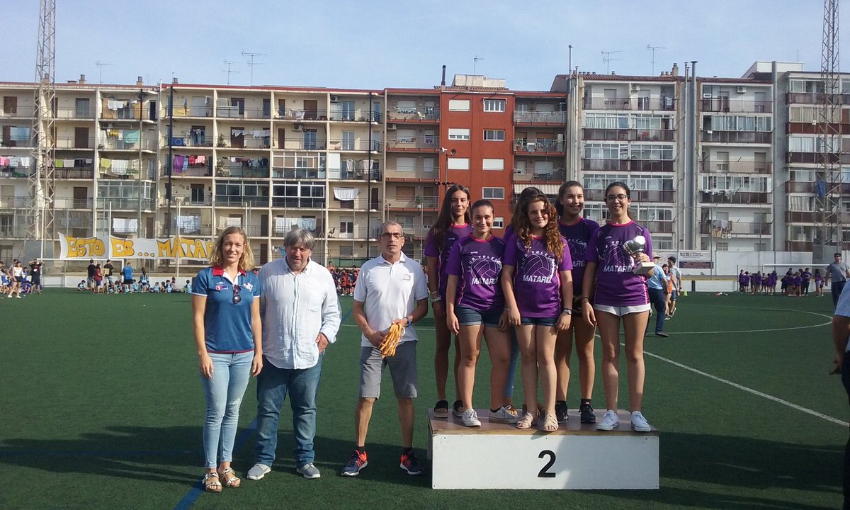ce_mataro's tweet photo. Avui el president de l'entitat @FranSeijo3 ha participat a l'entrega de premis dels #JJEE2017 que s'ha celebrat al nostre camp. https://t.co/QrPT26DTw6