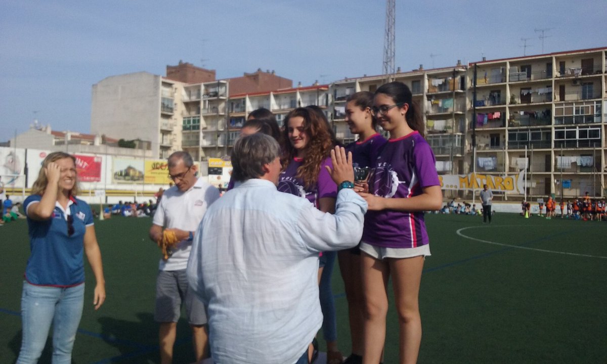 ce_mataro's tweet photo. Avui el president de l'entitat @FranSeijo3 ha participat a l'entrega de premis dels #JJEE2017 que s'ha celebrat al nostre camp. https://t.co/QrPT26DTw6