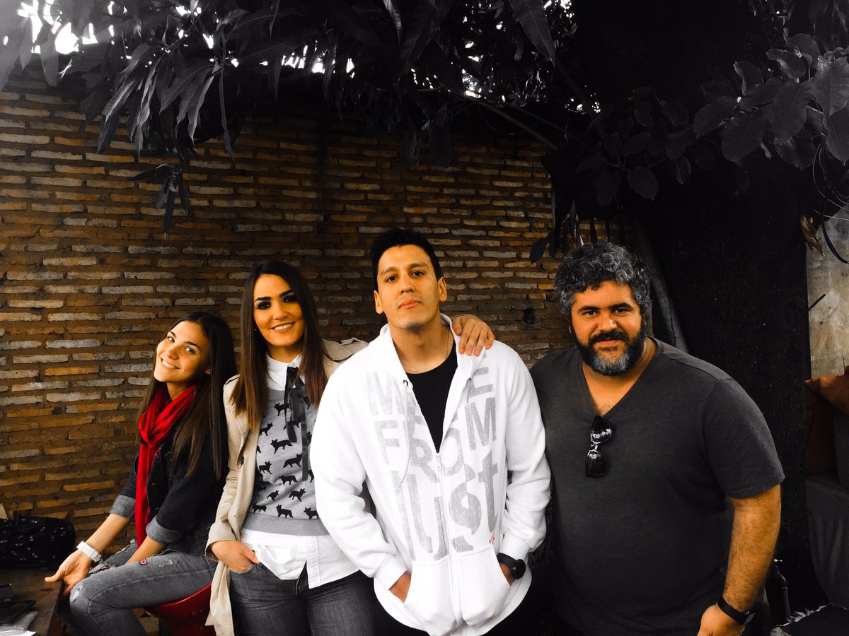 Hoy bajo el mango🌳 en Rocka, Papel o Tijera <a href="/rockandpoppy/">Rock&Pop Paraguay</a> ! #Codigos ya suena por la 95.5Fm 💥
#music #pilsenaltoque #live #VersosEnCodigos