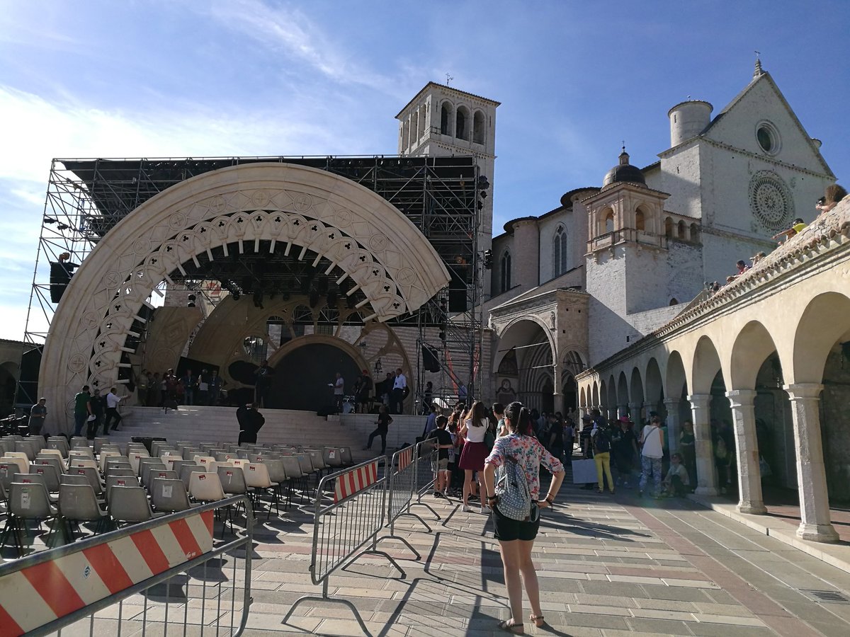 ASTascini's tweet image. Travelling in #Umbria with @ciumacik ! #SNAL network makes friendships💚😍😍😍😍😍 #mariecurie_itn #Europe 💟🌏