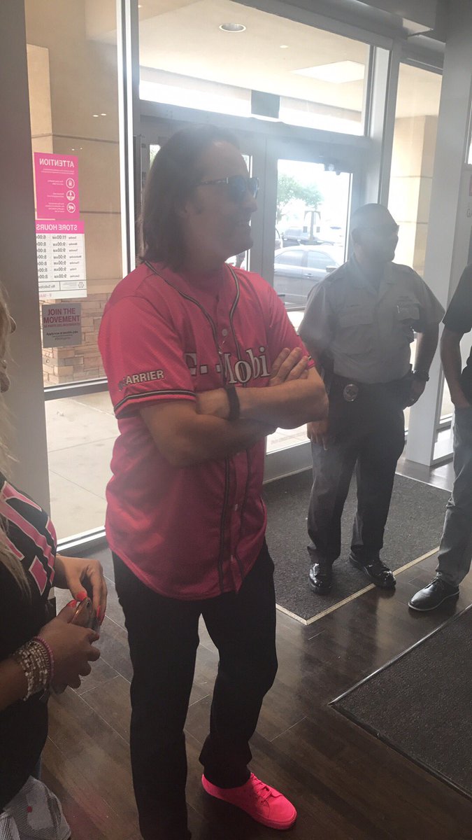 GOMCDFORD's tweet photo. @JohnLegere https://t.co/AiQ5n8yMVV