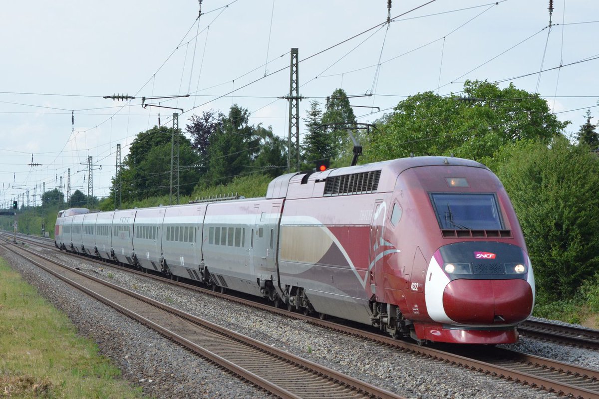 Siegbergbahn Hisa K パリからケルン経由でドルトムントへ1日5往復乗り入れるタリス ドイツ鉄道が経営から撤退し ブリュッセル行iceとはライバル関係になった Iceも赤帯がなかったり 落書きが放置されたり外観には無頓着だが タリスも負けていない Siegbergbahn Hisa K パリからケルン経由でドルトムントへ1日5往復乗り入れるタリス ドイツ鉄道が経営から撤退し ブリュッセル行iceとはライバル関係になった Iceも赤帯がなかったり 落書きが放置されたり外観には無頓着だが タリスも負けていない