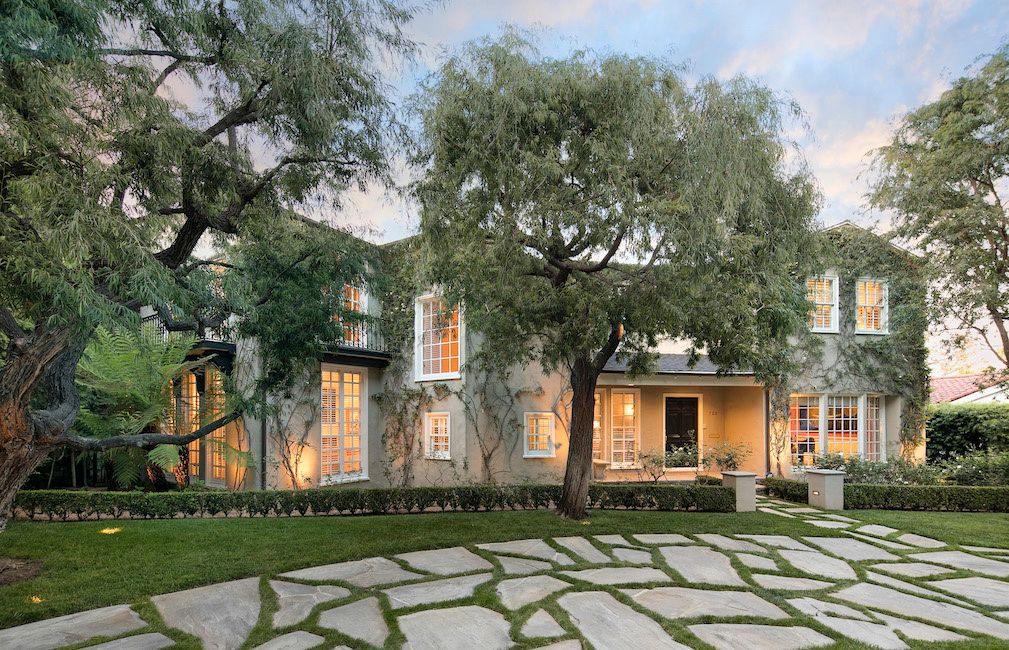 722 N ALPINE DR | Beverly Hills
Exquisite Traditional on one of the most coveted streets in the Flats. 
Offered: $9,995,000
<a href="/HiltonHyland/">Hilton & Hyland</a>