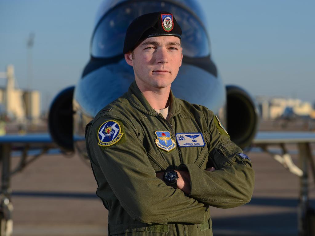 USAFRecruiting's tweet image. See how this #Airman made two dreams come true. #FighterPilot #SpecialOperator @LaughlinAFB @usairforce spr.ly/60108lQqi