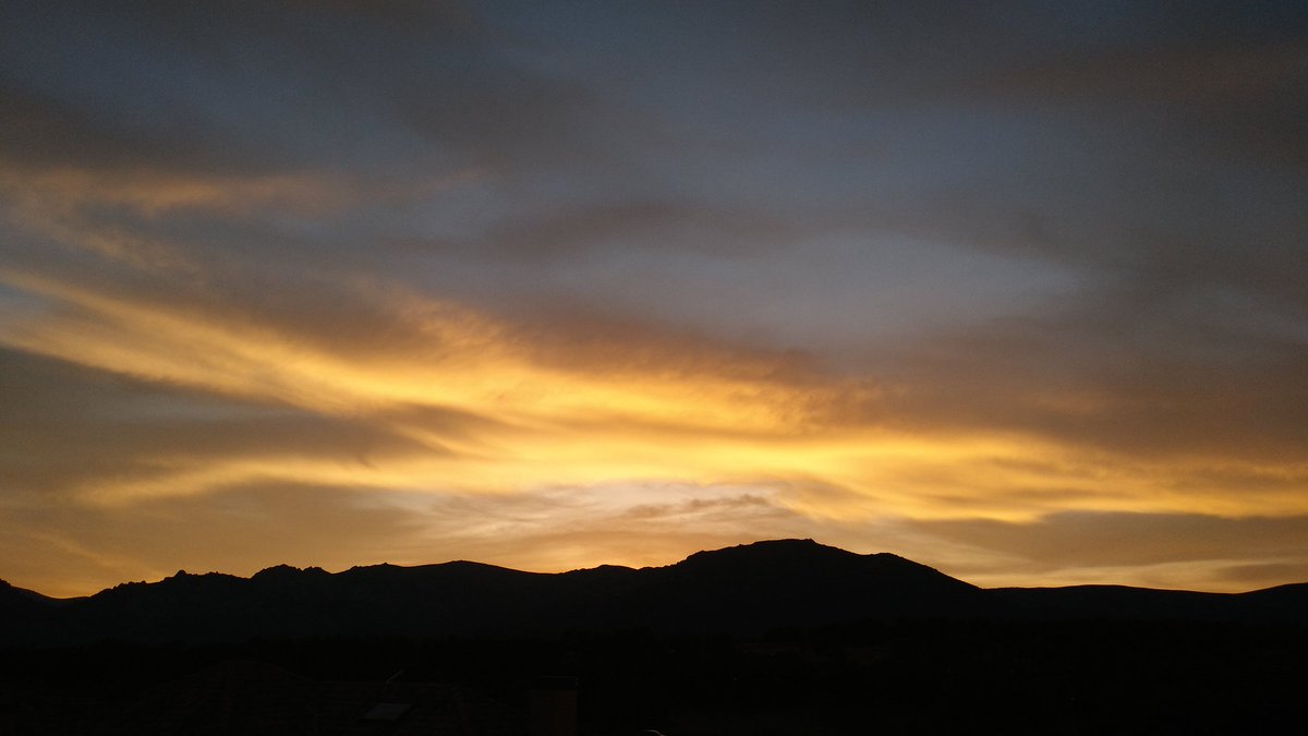 hellxxn's tweet photo. My sun and stars https://t.co/3vJr0GBS1Q
