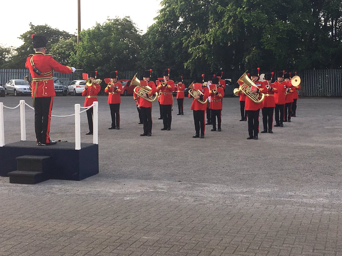 Andy_Black_71's tweet photo. A great evening with @201FdHosp during @ExMc17 with @RSignalsBand. NHS teams put in huge effort...well done everyone. @Army_BeTheBest https://t.co/P6ZljEf7fy
