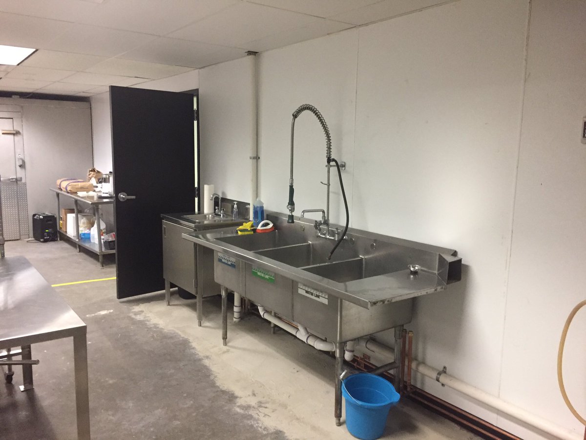 BrewkeryKc's tweet photo. New brewery home is just about ready for prime time! #luckyelixir #kombucha https://t.co/JnWzkC60lo