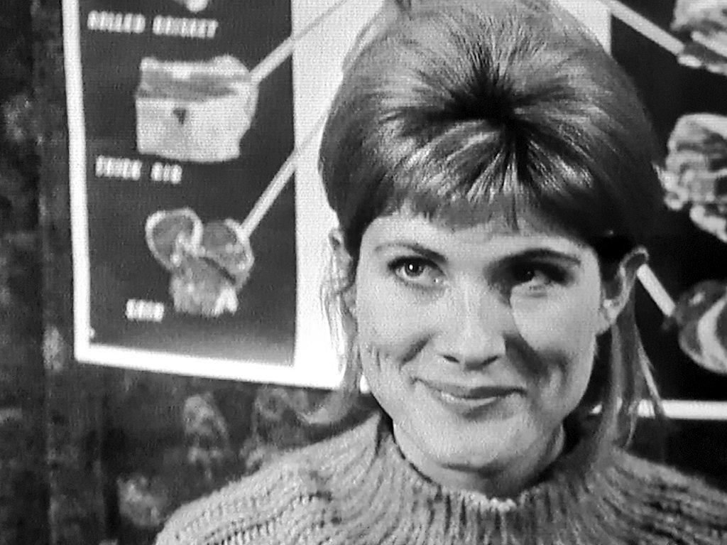 AvengersTvShow's tweet photo. There's a definite #MissMoneypenny & #M vibe about #MissBrisket & #Quilpie in #TheOutsideInMan https://t.co/vw2MMjjBnb