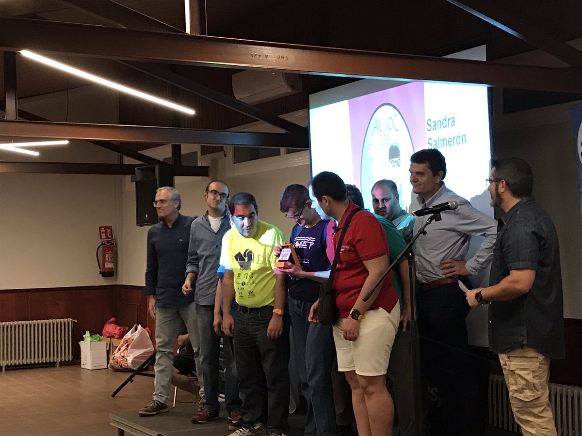 martapuigpalom1's tweet photo. Gaudint dels reconeixements que atorga el @CEVOTerrassa a persones  i entitats #Terrassa @esportcat @fupar #valors https://t.co/133kYk5vBA