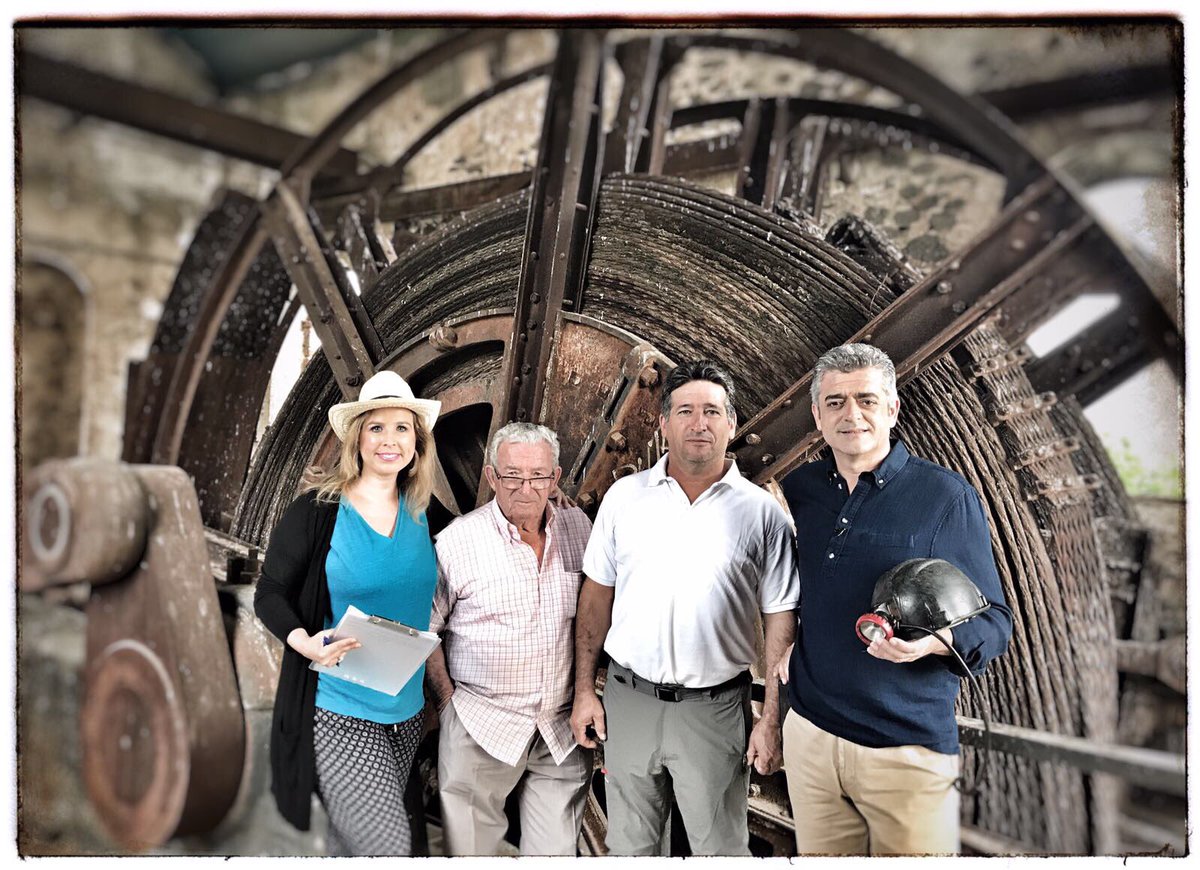 ModestoBarragan's tweet photo. Cuánto me han enseñado y me han hecho sentir los viejos #mineros de #VillanuevaDelRioyMinas Gracias! #decorazon #ADfiesta6 @canalsur https://t.co/r4iZidwvNx