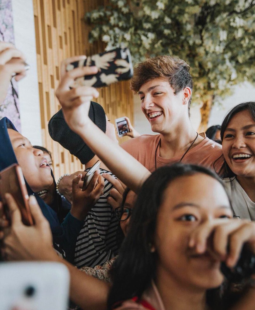 secretsofph's tweet photo. Tayler Hadler (Bones) and fans at today's Meet &amp; Greet! https://t.co/Szo6ouWy1n