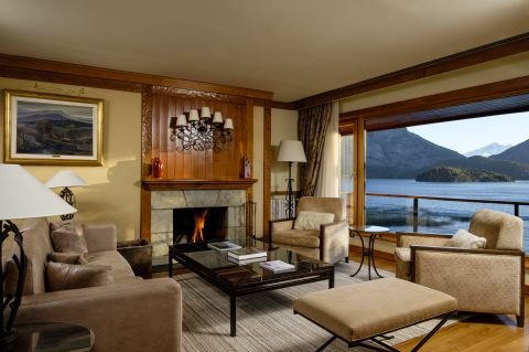 LlaoLlaoHotel's tweet photo. Te imaginaste alguna vez cómo se siente ser un Rey de visita en la Patagonia? Porque seguro se hospeda en nuestra #SuiteRoyal... https://t.co/mUbbBrV66f