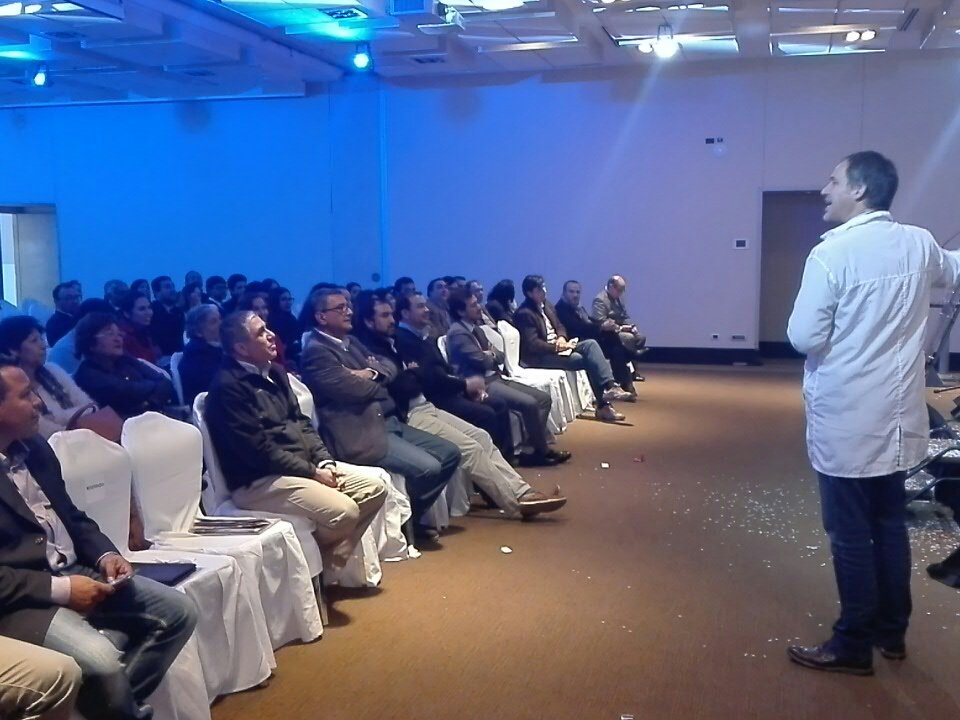 Atacama_Florece's tweet photo. @VisionCopiapo @afrubilar @AEscudero1970 Sebastián Errázuriz habla de Innovación, Liderazgo y Cambio Organizacional en Atacama Resilente https://t.co/jeUTr6fE3N