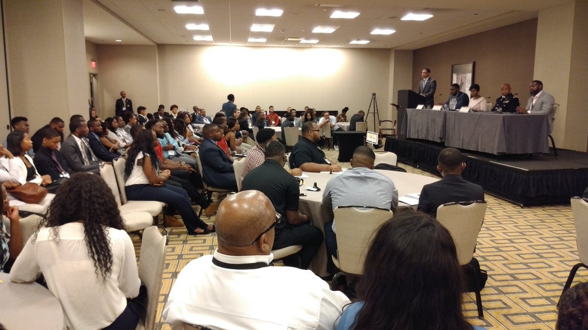 100BlackMenPHL's tweet photo. Impressive #Collegiate100 Members from across the country gain first-hand advice from corporate recruiters.
#IGNITETHE100 https://t.co/V6pcUAaARd