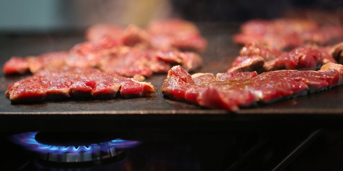 GRDF's tweet photo. Le ☀ est de retour, et les envies de grillades aussi ! Avec une #plancha au #GazNaturel, c'est encore plus simple 😉👉 https://t.co/iFXRPWt1M3 https://t.co/qcWqI9SSTs