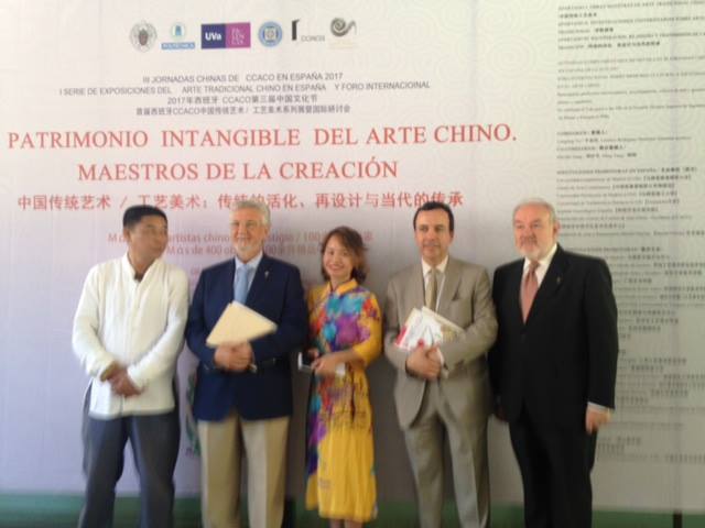 IGEgemologia's tweet photo. Ayer, en la inauguración de "El Patrimonio Intangible del Arte Chino" organizada por #Ccaco. No os la perdáis https://t.co/vGkdlG3wkO