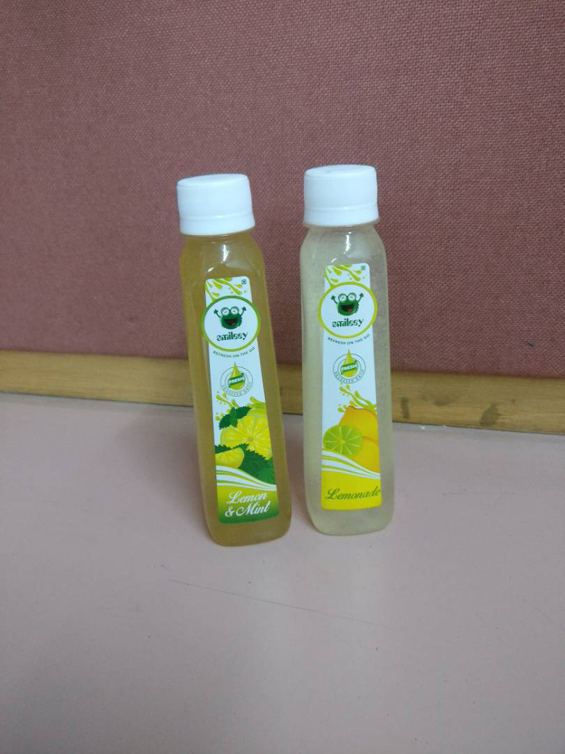 PinkLemonadeIn's tweet photo. These refreshing samples from our client #Smileey really made our #Friday ! #OrganicDrinks #Packaging #WorkPerks #JustPLThings https://t.co/GHAIPWW6Ki