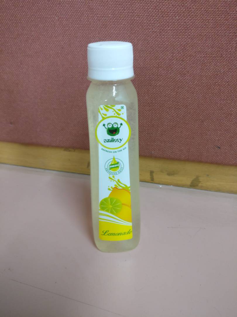 PinkLemonadeIn's tweet photo. These refreshing samples from our client #Smileey really made our #Friday ! #OrganicDrinks #Packaging #WorkPerks #JustPLThings https://t.co/GHAIPWW6Ki
