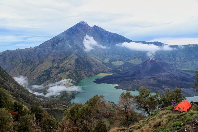 DerScheinwerfer's tweet photo. "Zum #Feuergott" - Die Besteigung des #Rinjani auf #Lombok
#Reisen #Indonesien #Fotografie #travel #photography https://t.co/LFfZcFCetE https://t.co/8z7wO9OkJI