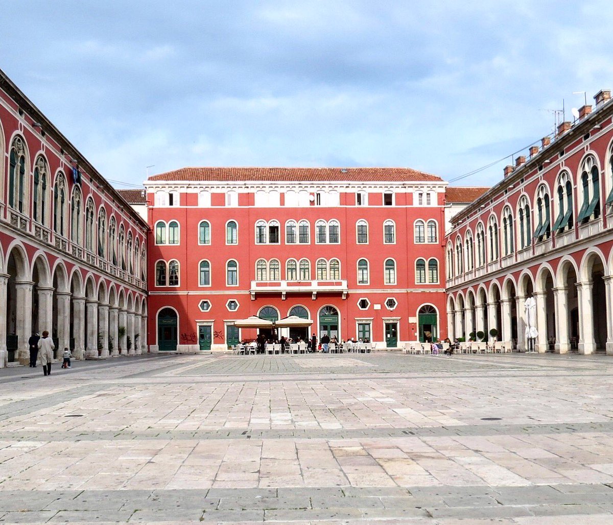 TimAlwaysTravel's tweet photo. A mix of Venetian charm, Roman grandeur, and communist austerity make Split, Croatia an explorer's dream 🇭🇷#travelwows #tripcountdown day 71 https://t.co/zdJQXv5tnj