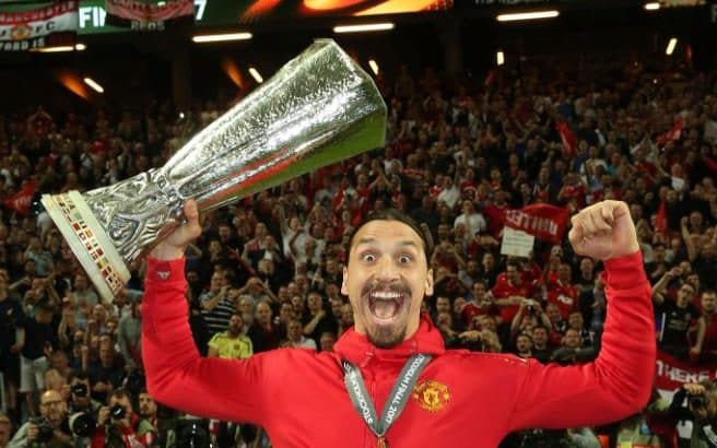 ManUtdUpdates_'s tweet photo. #ThankYouZlatanIbrahimovic 😢😢 #MUFC https://t.co/zUA0vvYJsv