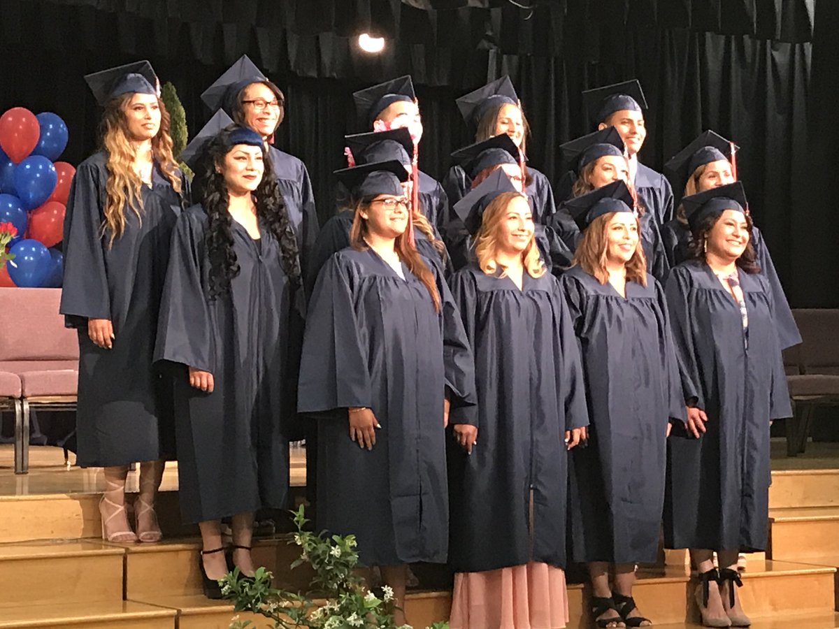 GoldenoakSCV's tweet photo. Golden Oak Adult School Graduation Class of 2017 #Graduation #classof2017 #adulted https://t.co/jaG2WNgMWI