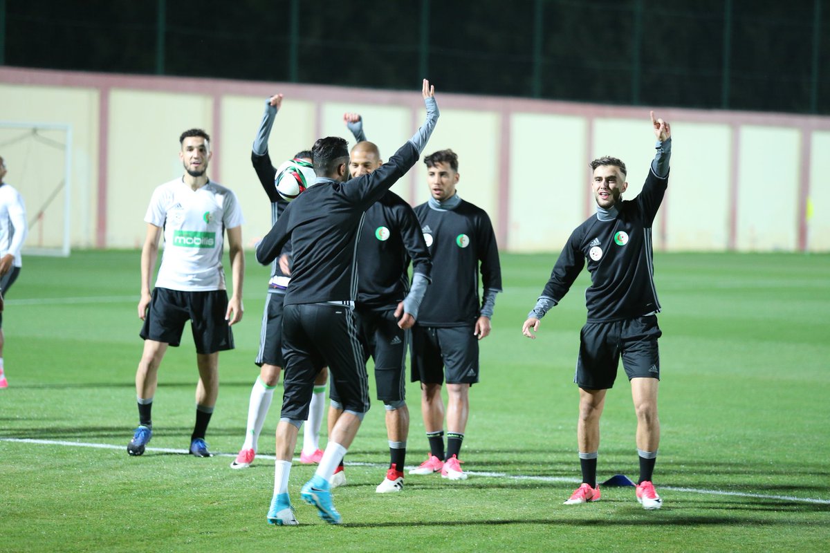 LesVerts's tweet photo. أجواء عائلية واخوية رائعة تميز تدريبات الخضر تحضيرا لمباراة الطوغو 💪✌
#TeamDZ #LesVerts #ALTOG https://t.co/3pHdt8VpNt